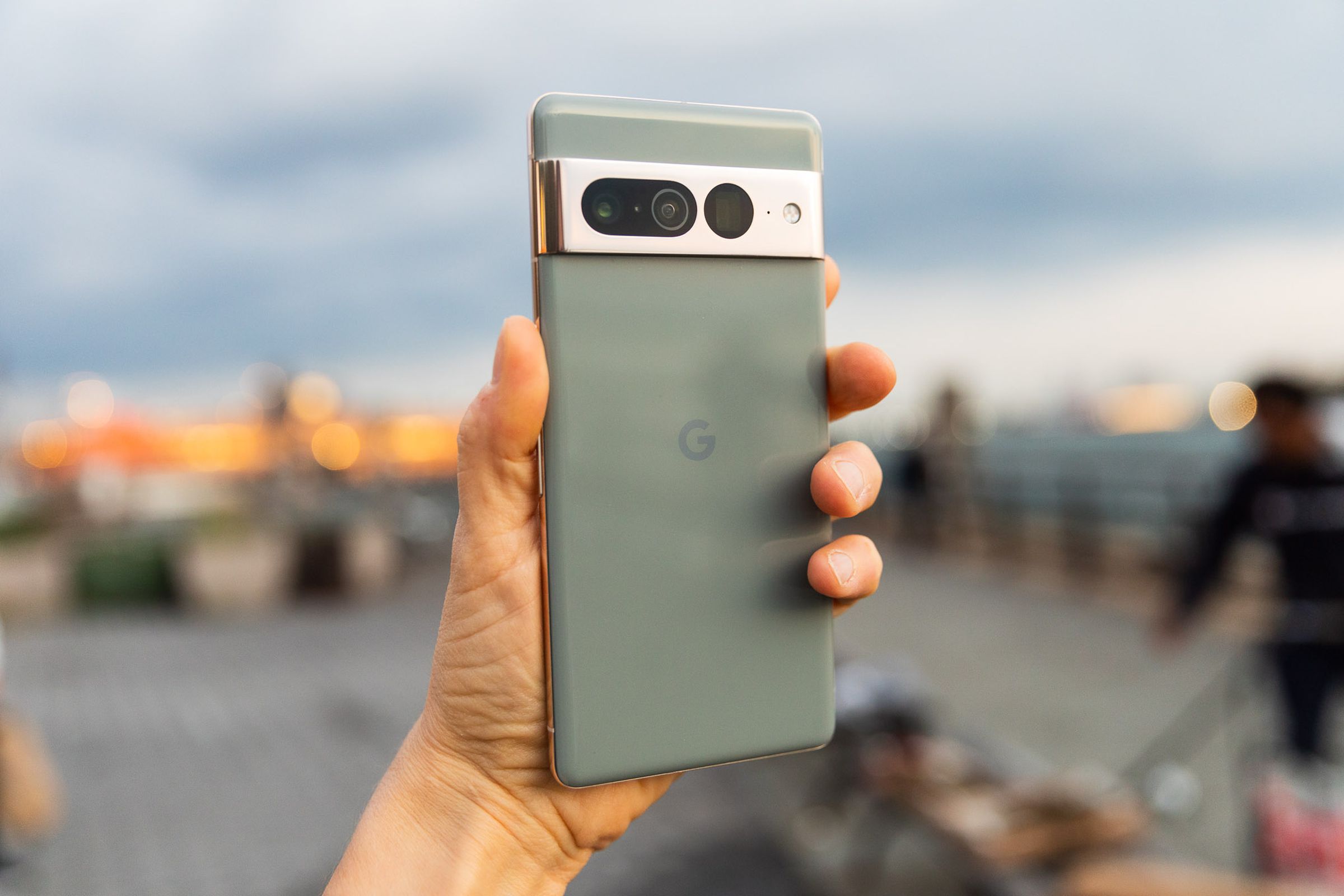 Гугл пиксель 7 про и 7 сравнение. Google Pixel 7. Google Pixel 7 Pro. Google Pixel 7 Pro зеленый. Google Pixel 7 Pro Hazel.